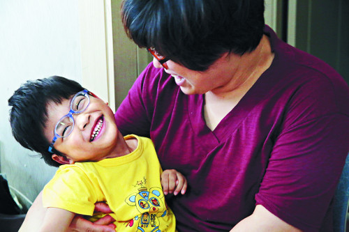 [기적을 품은 아이들 ⑥] 온갖 고통 속에서도 천사 같은 웃음  