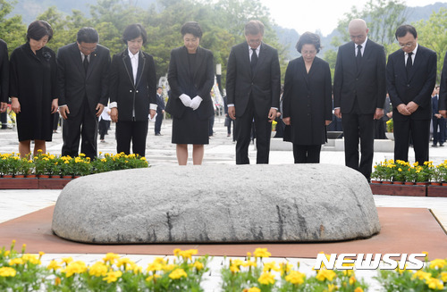 빫       