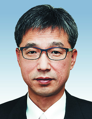 忡     