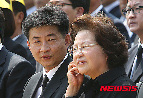 ڻ 빫 ϰ ߡ ϵƴ  