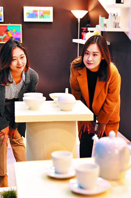 [] G-    