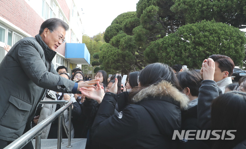 국민 10명 중 9명 “포항지진 따른 수능 연기 적절했다”  