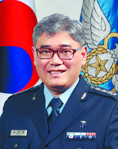 忡 輺    