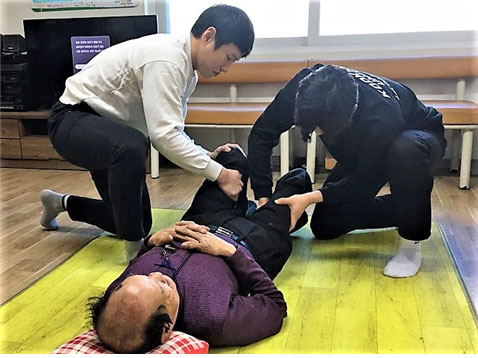 겨울을 녹이는 대학생들의 재능기부…국민대 ‘찾아가는 근골격계 재활운동 캠프’  