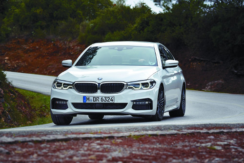  540i xDrive M  Ű Ÿϡ  ܰ  న,  忡 ġ   