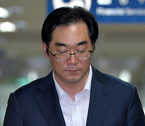 ‘민중은 개·돼지’ 나향욱 징계 파면 → 강등  