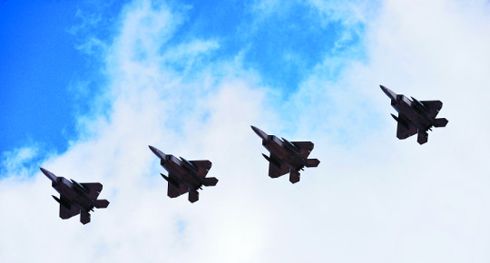 []   ϴ F-22   