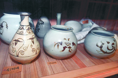 빗살무늬 토기, 신라 금관, 김홍도 풍속도… 보물창고가 열렸다 기사의 사진