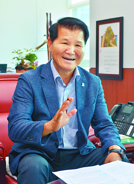 [단체장에게 듣는다-최형욱 부산 동구청장] “남북 관계 진전 따라 세계가 주목하는 동구 만들 것”  