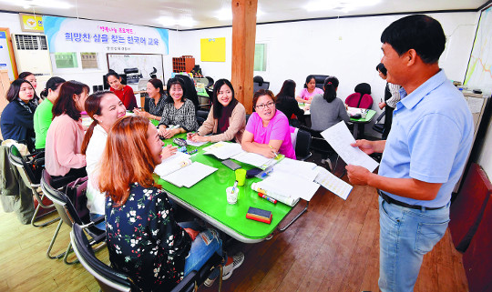 [And 지역 리포트] 한국어 공부·자녀 교육에 열성… “코리안 드림 꿈꿔요”  