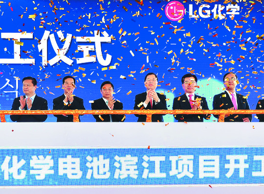 LGȭ,  ͸ ۷ι     