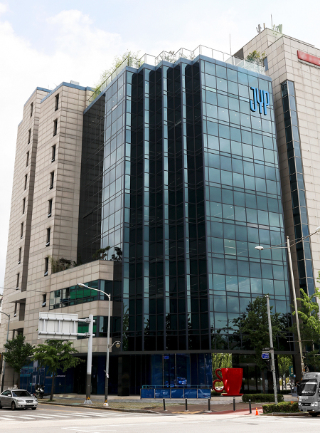 JYP θƮ ŵ ¡ ʷ ֳθƮ, Ϸ   ڰ Ⱥ   