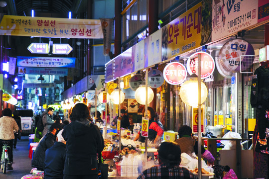 ȭ  ȫ  츰 ε  