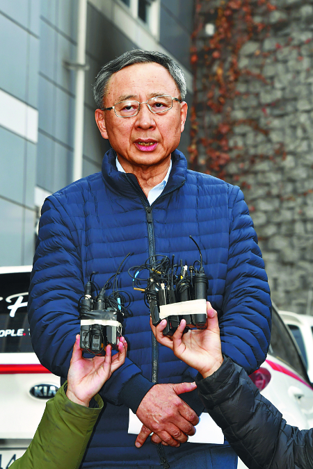 KT     1  顱  