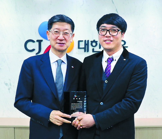CJ ù Ρ   