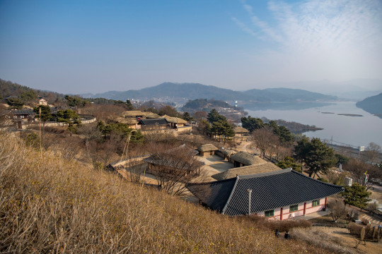 충북 청주 토성, 파란 하늘·붉은 노을 속 사랑의 실루엣  