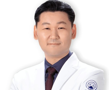 종이 만화책, 다시 찾은 재미! 목 건강을 위해 읽는 법은?