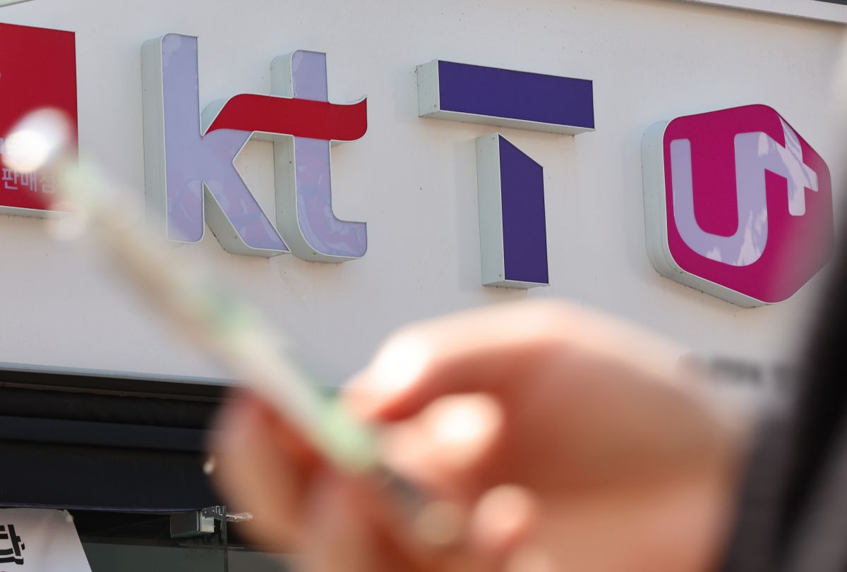 SKT, 위약금 면제 후 7.5만명 이탈… 이통사 ‘고객 모시기’ 경쟁 과열